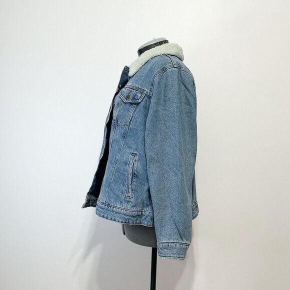 Levi's NWT Sz 2X Light Wash Sherpa Trucker Plus Denim Jean Jacket- Runs Small - Picture 9 of 16